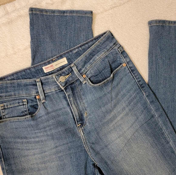 Levi's Mid Rise Straight Jeans 4 - Picture 2 of 4